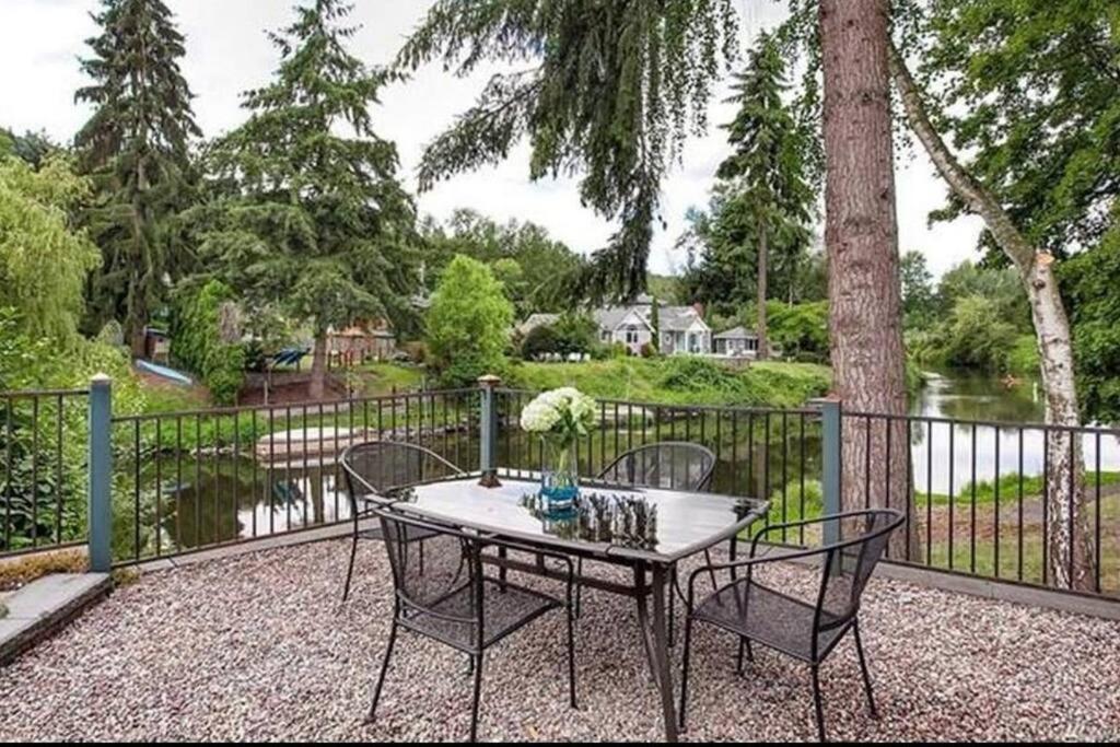 Bothell River House Exterior photo